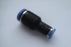 Złącze proste dwustronne redukcyjne D1=8mm -D2=4mm Sang-A