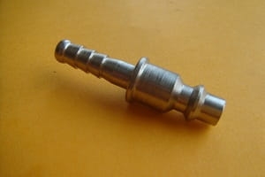 Wtyczka szybkozłączki NM 24 z tuleją do węża 6mm  