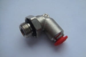 Złącze kątowe metalowe obrotowe GZ R1/8" D=4mm